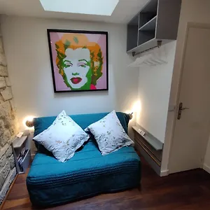  Appartement Lovers' Tiny House Inside Montmartre